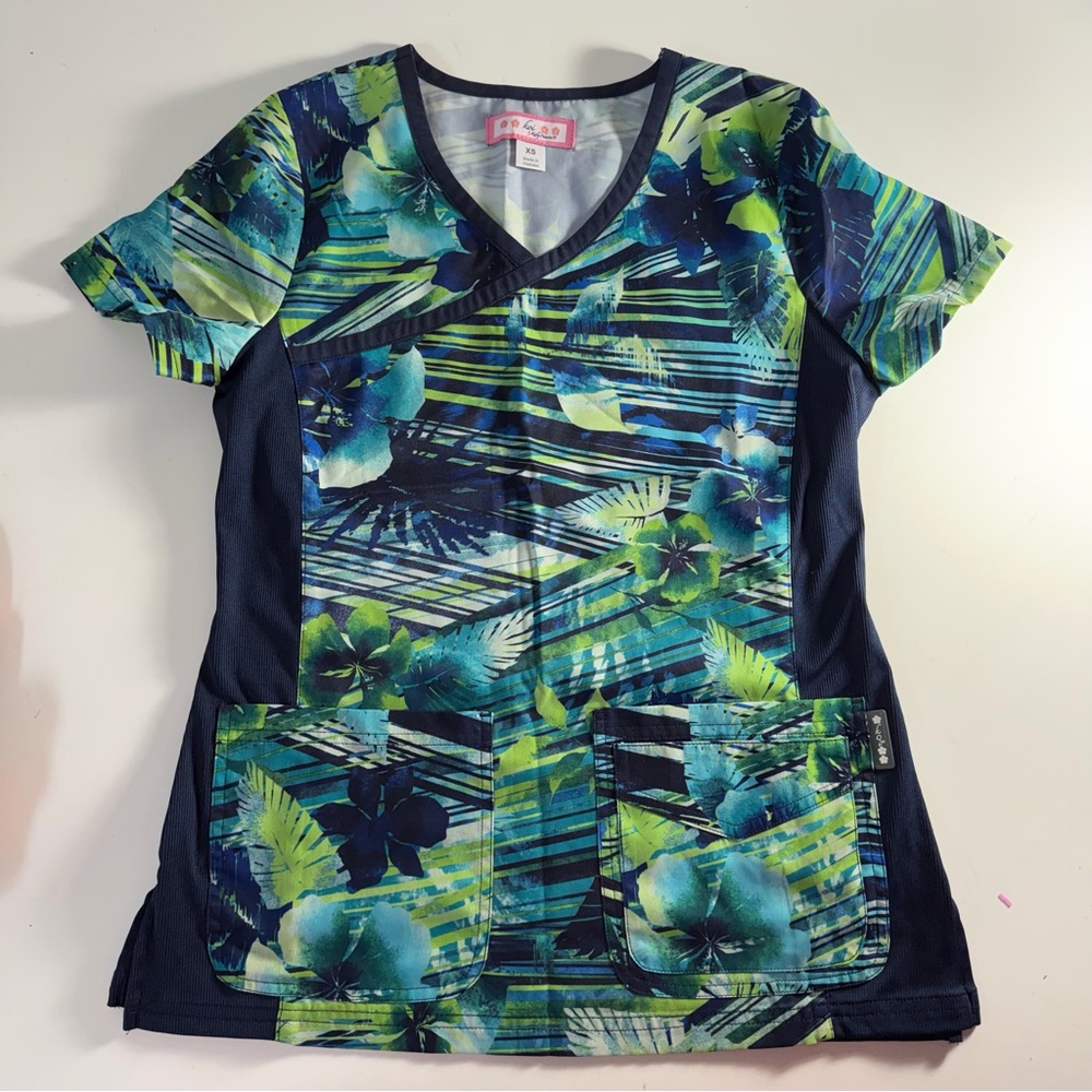 Lot of 3 Koi Betsey Cherokee Medical Scrub Tops Nursing Sz XS - Picture 6 of 11